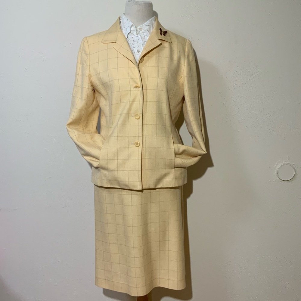 Elegant Cream Checkered Skirt Suit